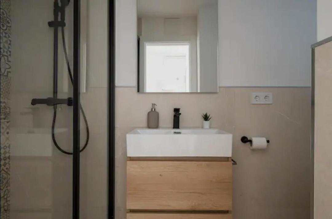 Apartment Close To The Beach Sant Adria de Besos Luaran gambar